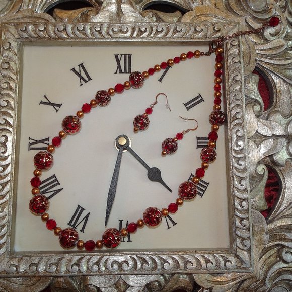 Handcrafted artisanal necklace & earring set in deepest red - Bold Version - Picture 6 of 7